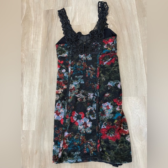 NWT- FREE PEOPLE Floral Tight Fit Dress with Lace Bodice & Straps. Size XS - Picture 2 of 12
